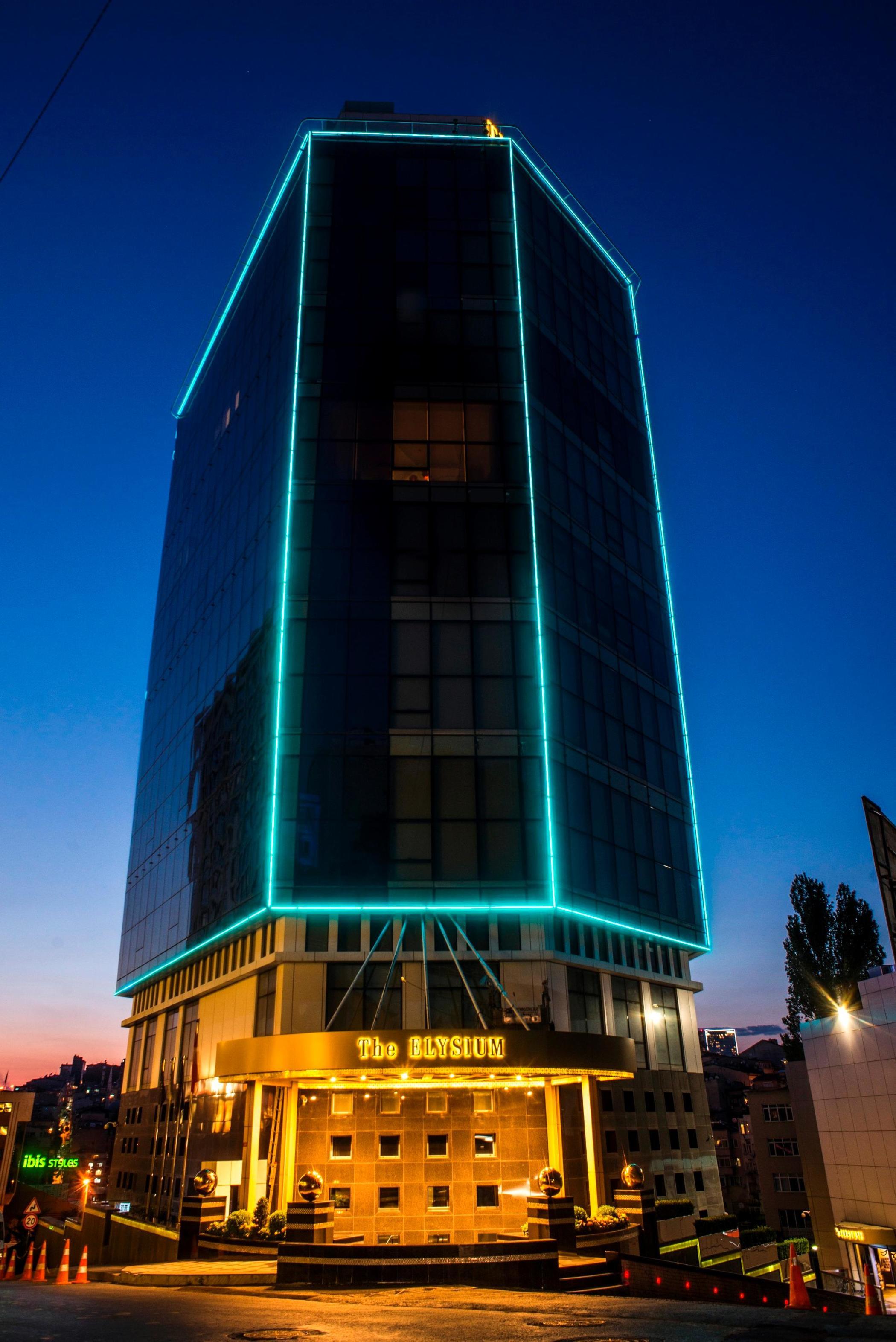 Hotel The Elysium Taksim Provincia di Provincia di Istanbul Esterno foto The building at night