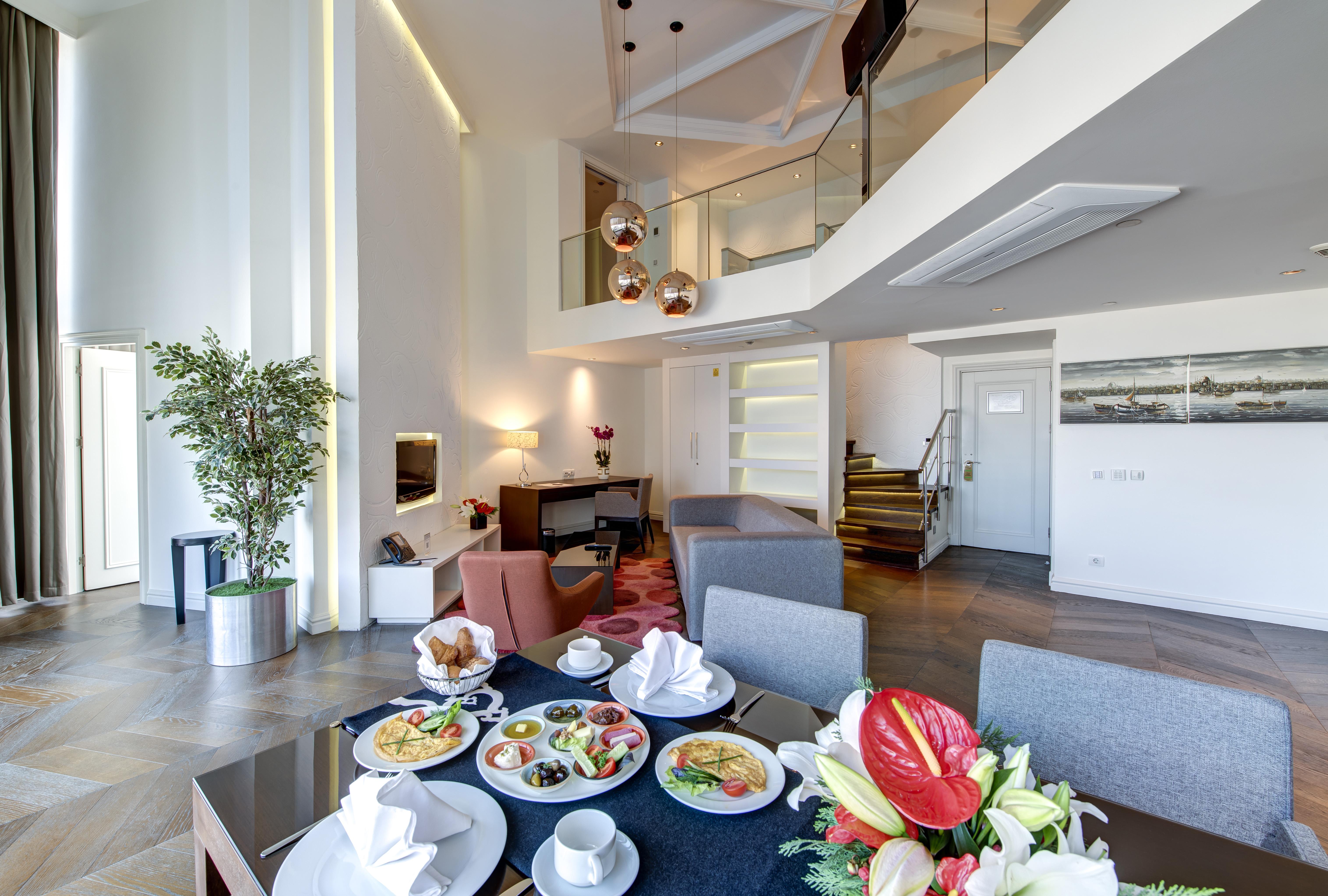 Hotel The Elysium Taksim Provincia di Provincia di Istanbul Esterno foto The interior of a suite at the hotel